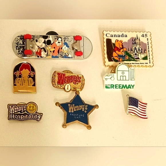 Group Of Vintage Lapel Pins Mickey Mouse and Winnie The Pooh - Picture 5 of 5